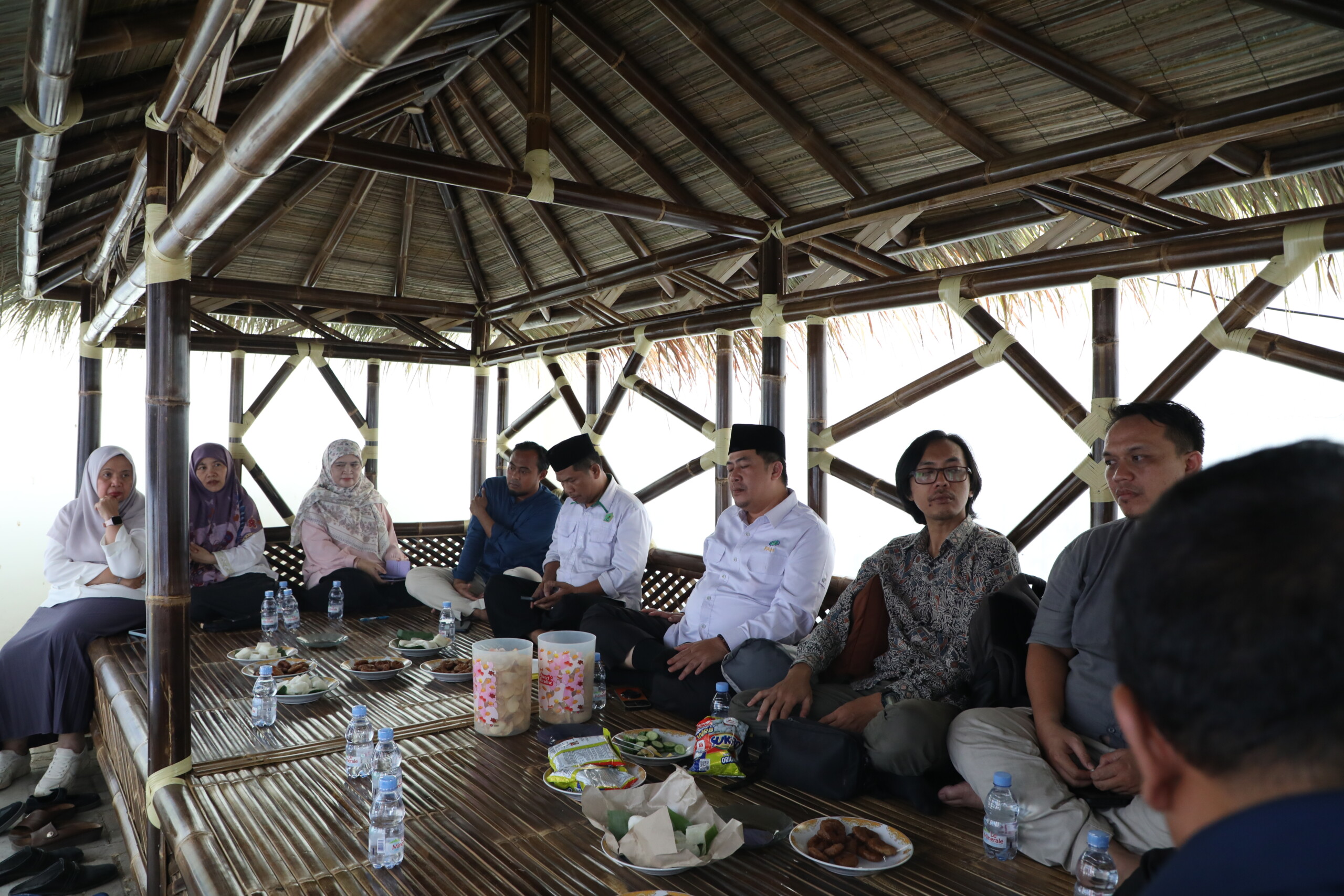 Perkuat Kolaborasi Tridharma, FAHUM UIN SMH Banten dan FAHUM UIN Sunan Gunung Djati Bandung Gelar Diskusi Dosen